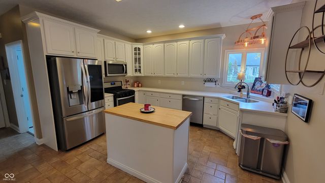 5773 Station Hill Drive, Avon, IN 46123