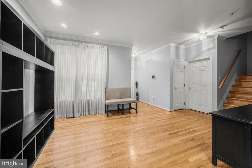 Image 28 of property listing at 33 PEREGRINE CT #33, Baltimore, MD 21208