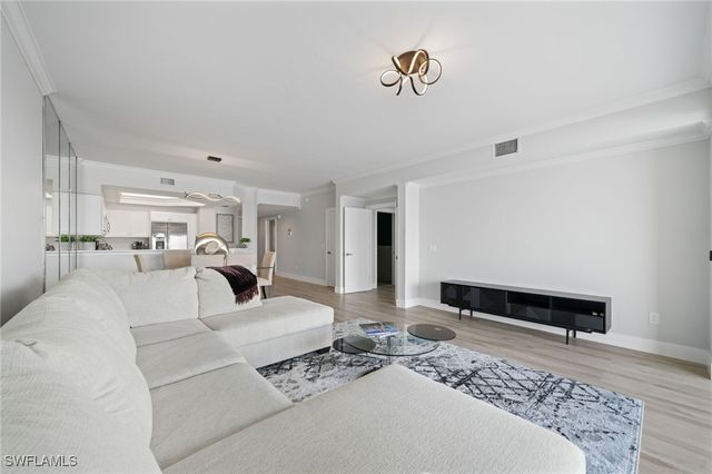 9700 Gulf Shore DR 202, Naples, FL 34108