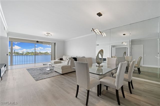 9700 Gulf Shore DR 202, Naples, FL 34108