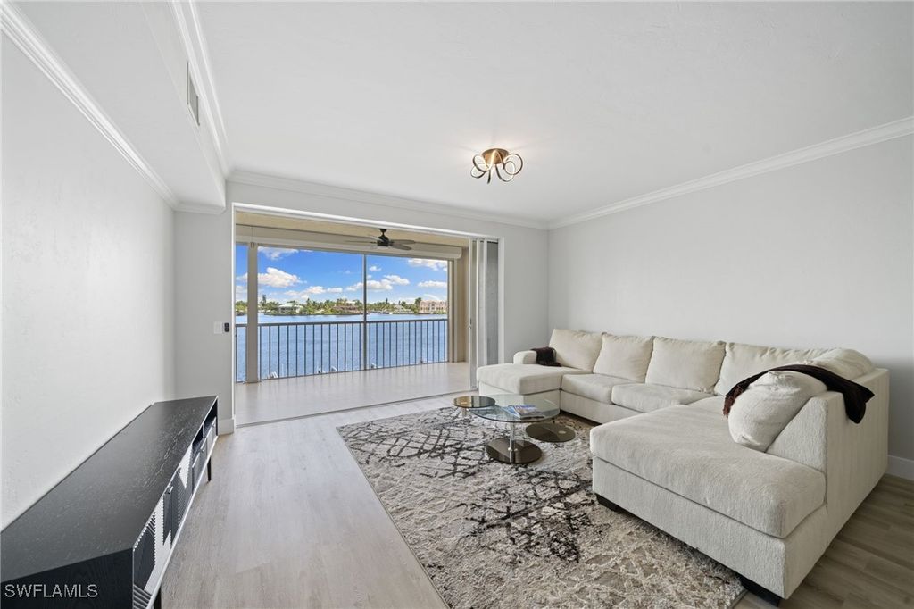 9700 Gulf Shore DR 202, Naples, FL 34108