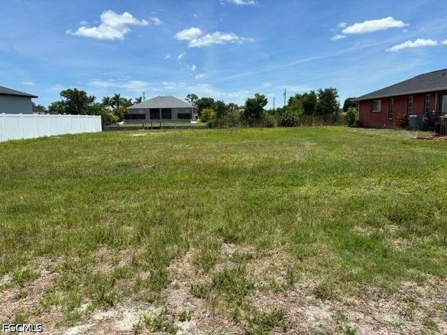 2827 SW 2nd TER, Cape Coral, FL 33991