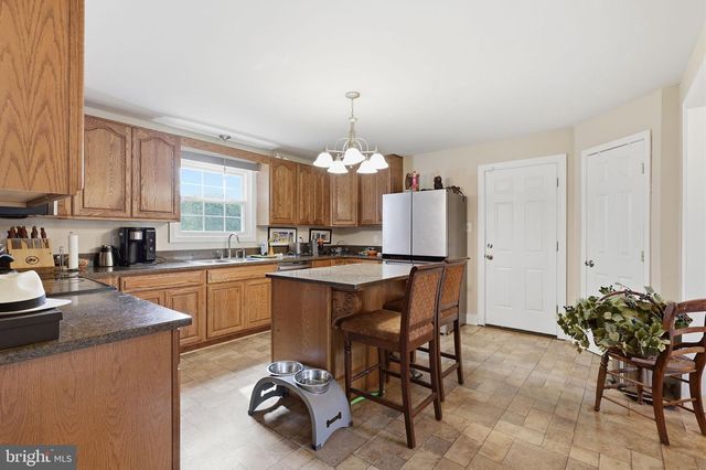 39335 BOLINGTON RD, Lovettsville, VA 20180