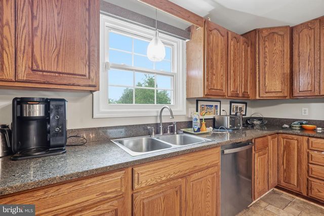39335 BOLINGTON RD, Lovettsville, VA 20180