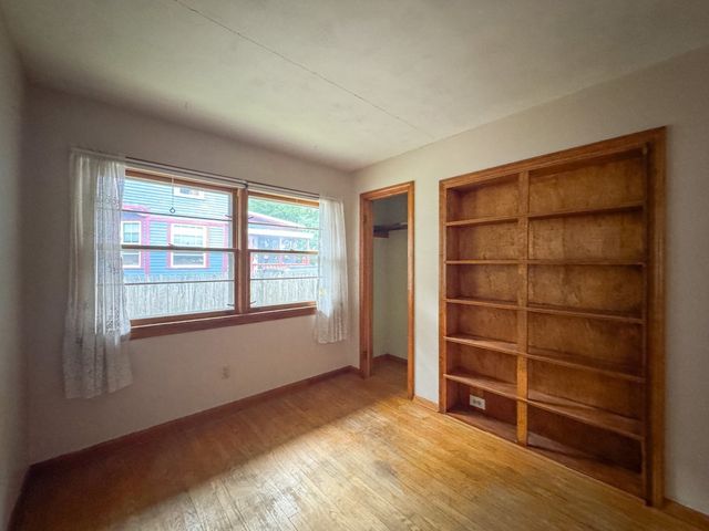 27 Hancock St, Westfield, MA 01085