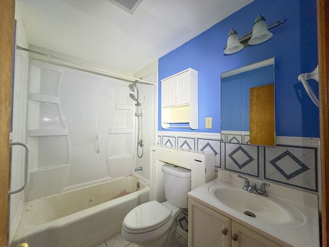 27 Hancock St, Westfield, MA 01085