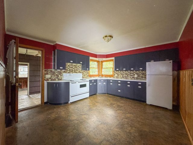 27 Hancock St, Westfield, MA 01085