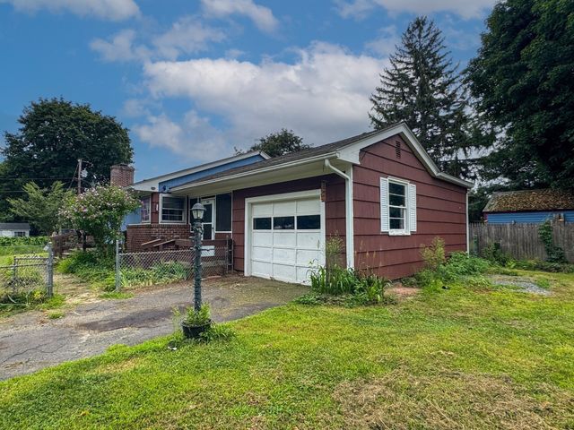 27 Hancock St, Westfield, MA 01085