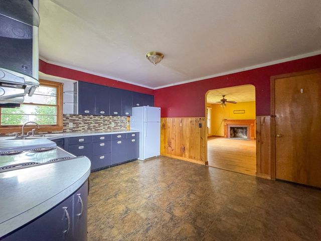 27 Hancock St, Westfield, MA 01085