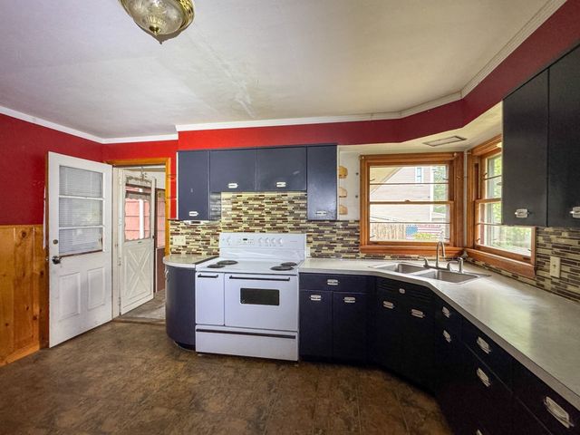 27 Hancock St, Westfield, MA 01085