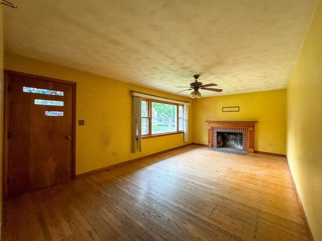 27 Hancock St, Westfield, MA 01085