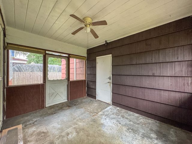 27 Hancock St, Westfield, MA 01085