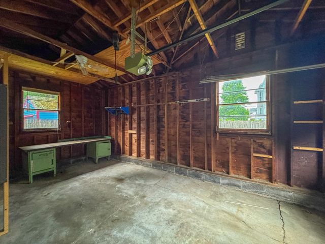 27 Hancock St, Westfield, MA 01085