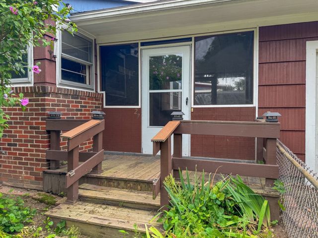 27 Hancock St, Westfield, MA 01085