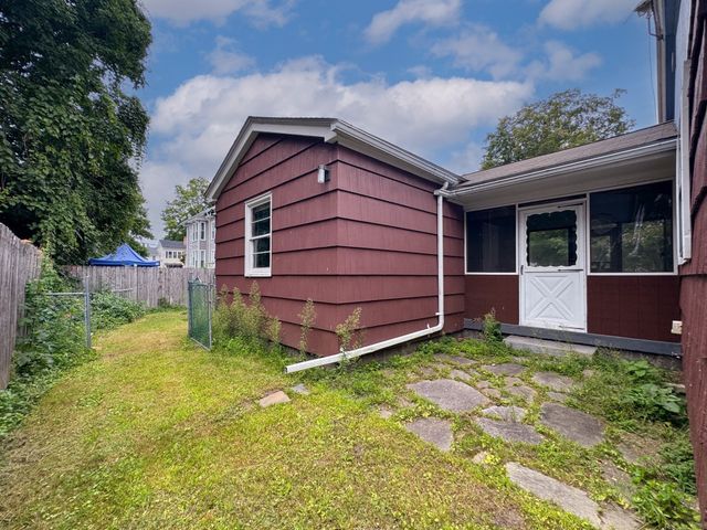 27 Hancock St, Westfield, MA 01085
