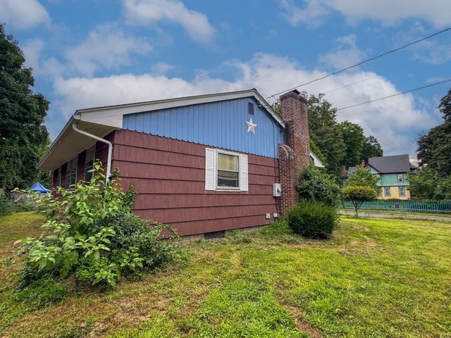 27 Hancock St, Westfield, MA 01085