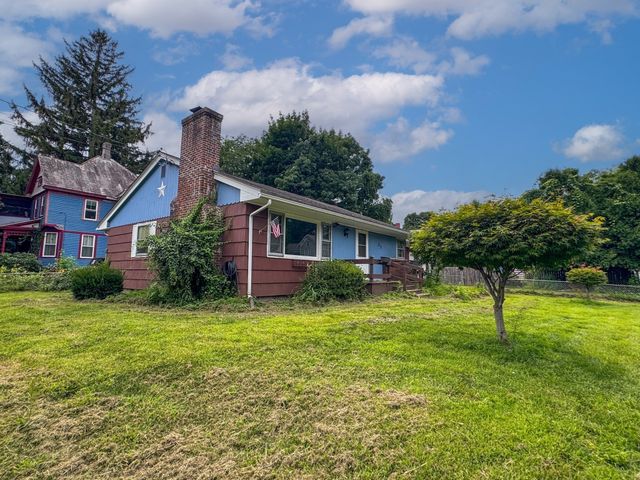 27 Hancock St, Westfield, MA 01085