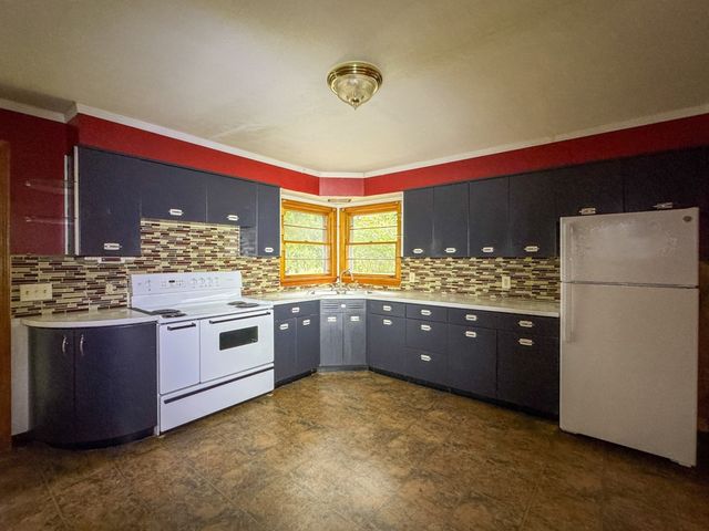 27 Hancock St, Westfield, MA 01085