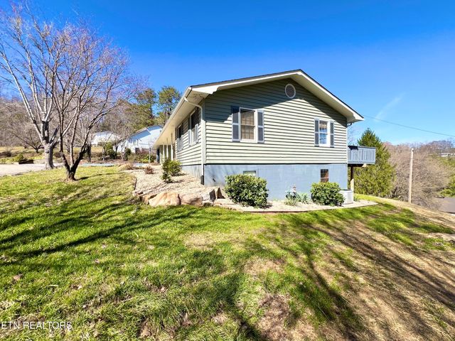 861 Hilltop Drive, Jacksboro, TN 37757