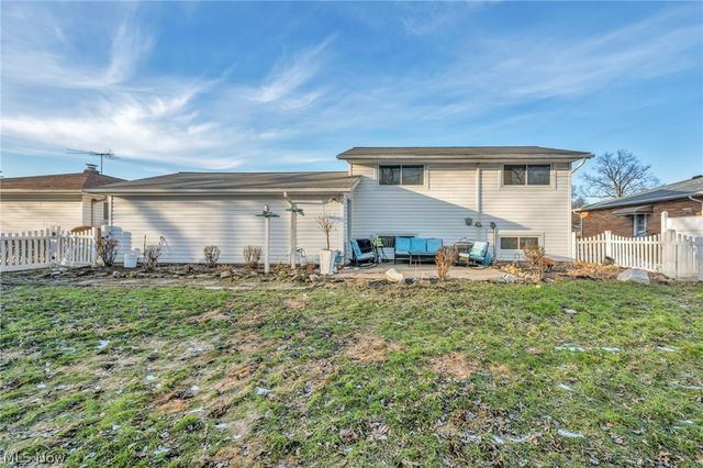 24207 Lebern Drive, North Olmsted, OH 44070