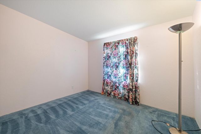11 Nicole, Pasco, WA 99301