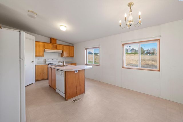 11 Nicole, Pasco, WA 99301