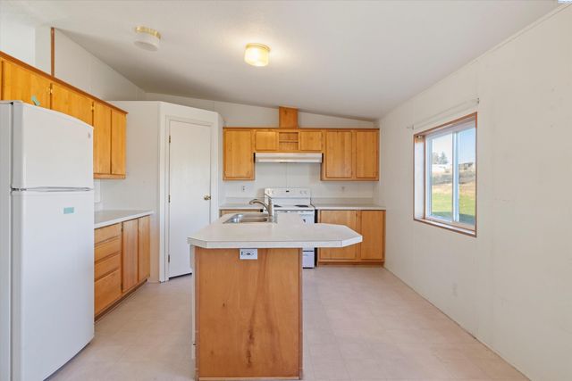 11 Nicole, Pasco, WA 99301
