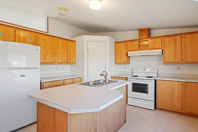 11 Nicole, Pasco, WA 99301