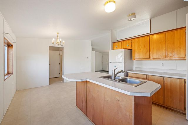 11 Nicole, Pasco, WA 99301