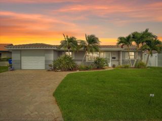 5008 DORY DRIVE, New Port Richey, FL 34652