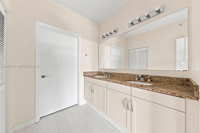 7275 SW 90th Way 508, Miami, FL 33156