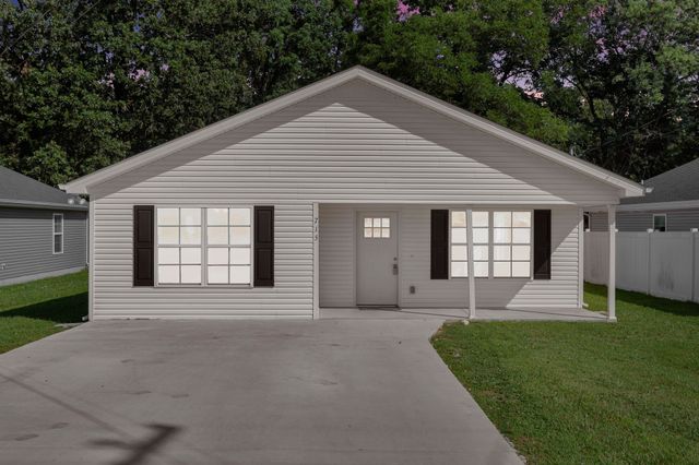 715 E Lincoln St, Tullahoma, TN 37388