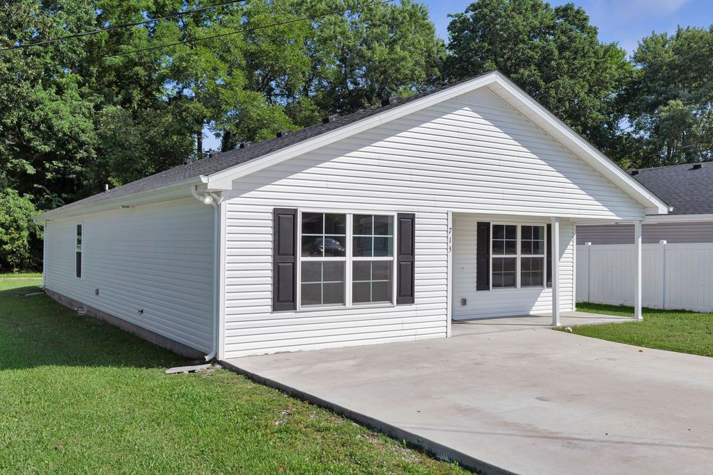 715 E Lincoln St, Tullahoma, TN 37388
