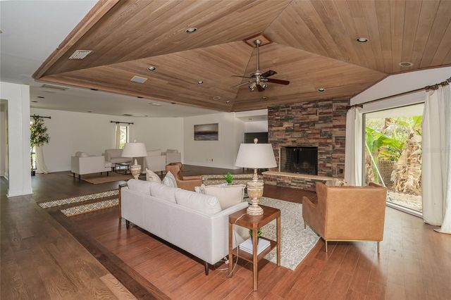 4302 CARROLLWOOD VILLAGE DRIVE, Tampa, FL 33618