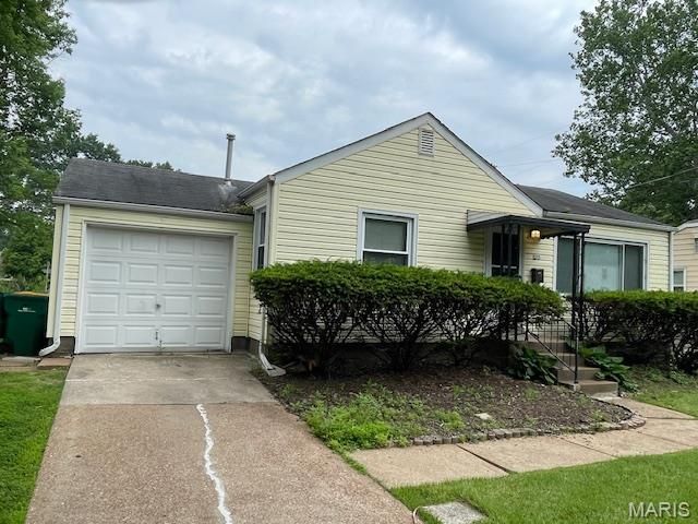1120 Grenshaw Drive, Bellefontaine Nghbrs, MO 63137