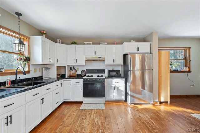 1900 California Road, Vienna, NY 13316