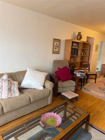 87-10 204 B-61, Hollis, NY 11427