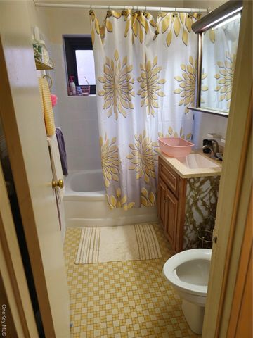 87-10 204 B-61, Hollis, NY 11427