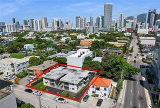 635 SW 7th Ct, Miami, FL 33130