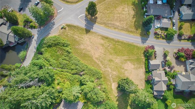 40 E Lakeshore Drive, Allyn, WA 98524