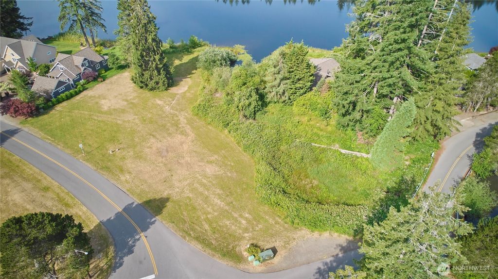 40 E Lakeshore Drive, Allyn, WA 98524
