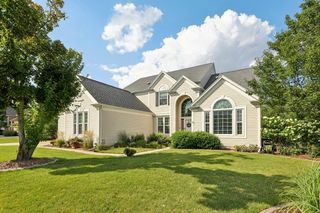 N66W14402 Ash DRIVE, Menomonee Falls, WI 53051