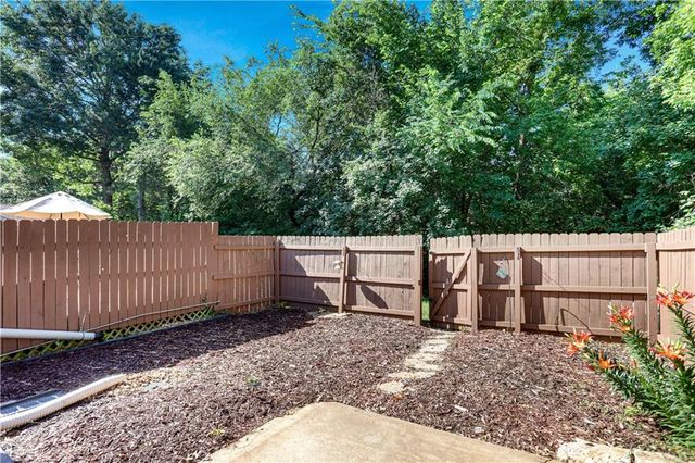 10111 EDELWEISS Circle, Merriam, KS 66203