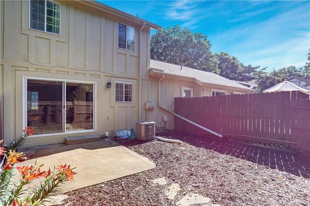 10111 EDELWEISS Circle, Merriam, KS 66203