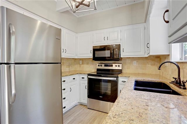 10111 EDELWEISS Circle, Merriam, KS 66203