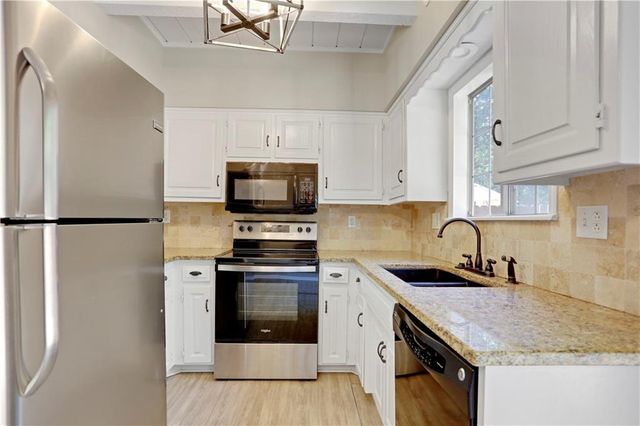 10111 EDELWEISS Circle, Merriam, KS 66203