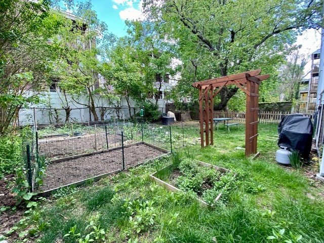 12 Saint Peter St. 1, Boston, MA 02130