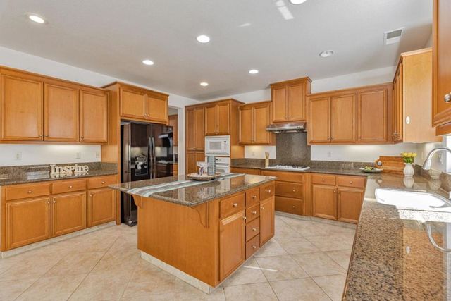 202 W Fauna Avenue, Mountain House, CA 95391