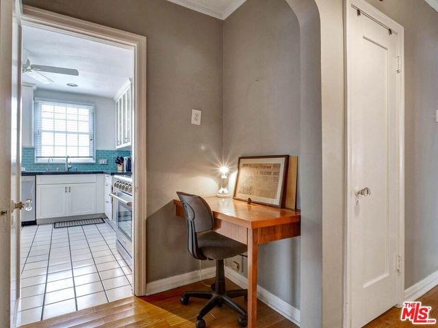 6171 Barrows Drive, Los Angeles, CA 90048