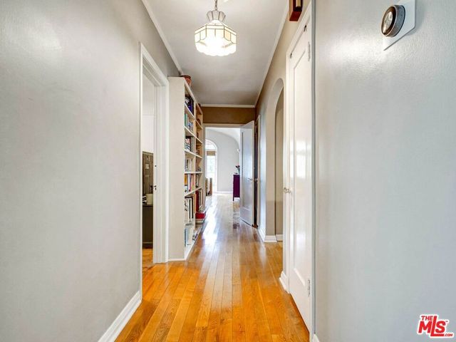 6171 Barrows Drive, Los Angeles, CA 90048